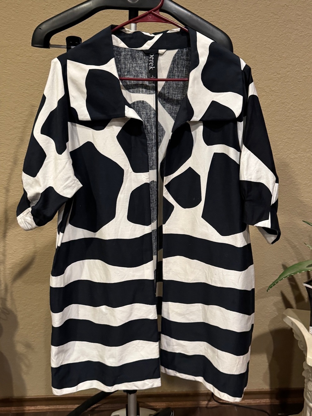berek Short Sleeve Black and White Patterned Light Jacket